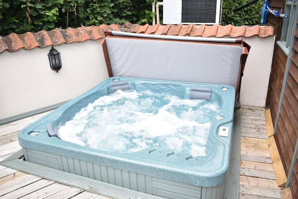 Country House - Pool Jacuzzi - Perfect For Celebrations, Work People Чард Экстерьер фото